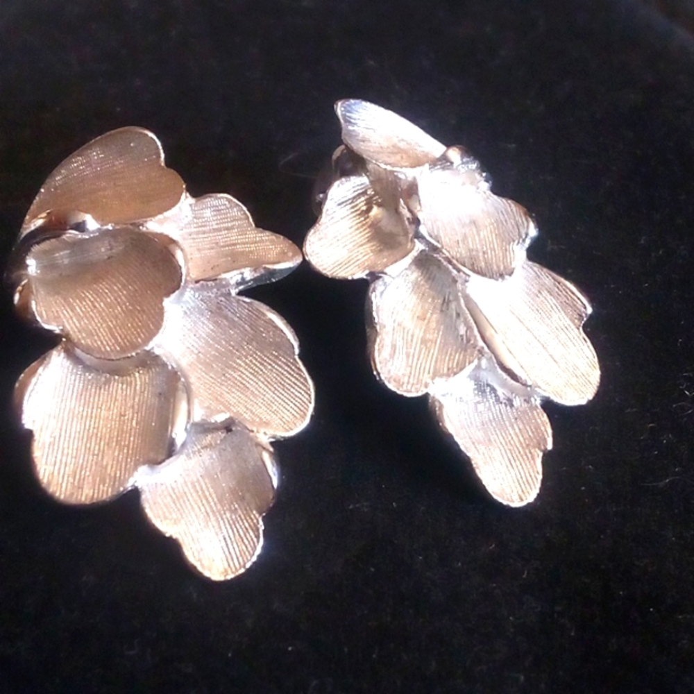 Judy Lee silver earrings with leaf design